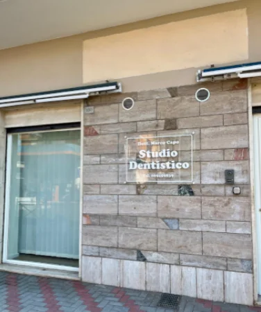 La facciata dello studio in Via Mura dei Francesi 128